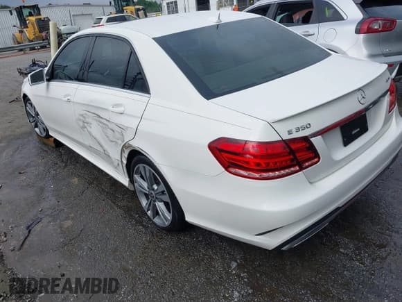 ✅ 2016 Mercedes-Benz E 350 Luxury • VIN: WDDHF8JB6GB254090 • Lot: 42481725. Wystawiony na IAAI z przebiegiem 104 359 mil. Bezpłatny archiwum sprzedaży aukcyjnych z USA i szczegółowy raport historii pojazdu na DreamBid. Zdjęcie 3.