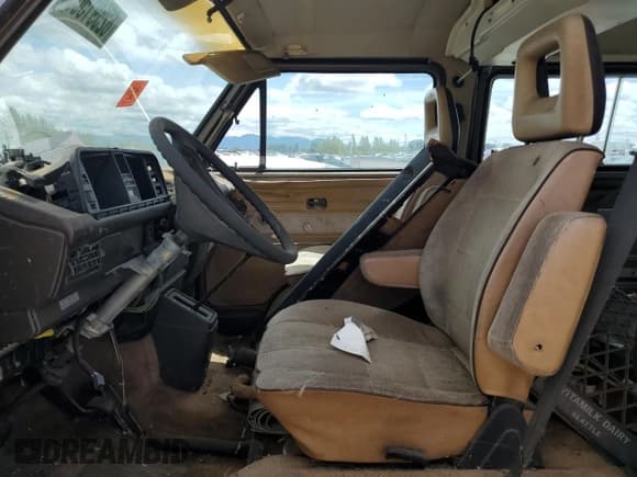 ✅ 1985 Volkswagen Vanagon • VIN: WV2YB0251FH083617 • Лот: 62591565. Опубликован ранее на Copart с пробегом 167 903 миль. Бесплатный доступ к архиву аукционных продаж из США и подробный отчёт об истории автомобиля на DreamBid. Изображение 7.