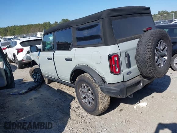 ✅ 2023 Ford Bronco • VIN: 1FMEE5DP7PLB81565 • Lot: 41891295. Wystawiony na IAAI z przebiegiem 27 890 mil. Bezpłatny archiwum sprzedaży aukcyjnych z USA i szczegółowy raport historii pojazdu na DreamBid. Zdjęcie 3.