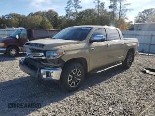 ✅ 2018 Toyota Tundra Limited • VIN: 5TFHW5F19JX757633 • Лот: 93270305. Опубликован ранее на Copart с пробегом 196 063 миль. Бесплатный доступ к архиву аукционных продаж из США и подробный отчёт об истории автомобиля на DreamBid. Изображение 1.
