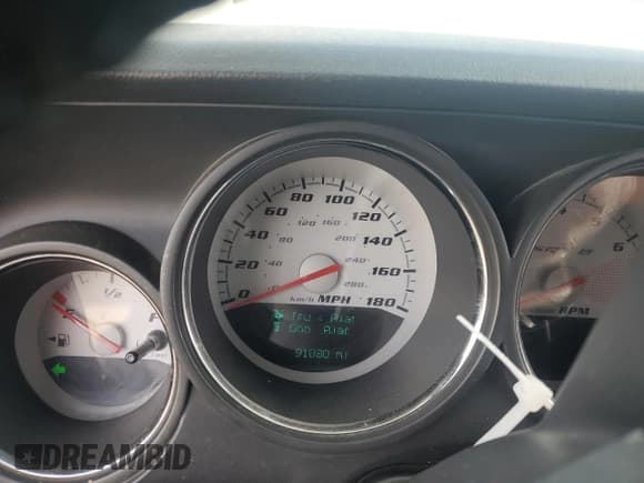 ✅ 2010 Dodge Challenger SRT-8 • VIN: 2B3CJ7DW4AH318204 • Lot: 86770904. Wystawiony na Copart z przebiegiem 91 830 mil. Bezpłatny archiwum sprzedaży aukcyjnych z USA i szczegółowy raport historii pojazdu na DreamBid. Zdjęcie 9.