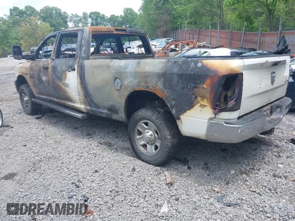 ✅ 2014 Ram 2500 Tradesman • VIN: 3C6UR5HJ3EG173684 • Lot: 42531859. Listed on IAAI with Not provided. Free auction sales archive from the USA and detailed vehicle history report at DreamBid. Image 3.