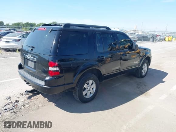 ✅ 2008 Ford Explorer XLT • VIN: 1FMEU73818UB11497 • Lot: 43121990. Wystawiony na IAAI z przebiegiem 129 934 mil. Bezpłatny archiwum sprzedaży aukcyjnych z USA i szczegółowy raport historii pojazdu na DreamBid. Zdjęcie 4.
