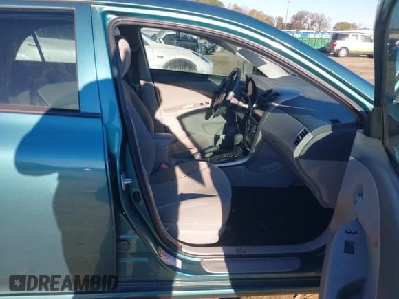 ✅ 2009 Toyota Corolla • VIN: JTDBL40E899089165 • Lot: 43580701. Wystawiony na IAAI z przebiegiem 110 707 mil. Bezpłatny archiwum sprzedaży aukcyjnych z USA i szczegółowy raport historii pojazdu na DreamBid. Zdjęcie 5.