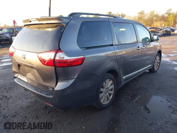 ✅ 2017 Toyota Sienna XLE • VIN: 5TDDZ3DC3HS171329 • Lot: 41136030. Listed on IAAI with 115,990 mi. Free auction sales archive from the USA and detailed vehicle history report at DreamBid. Image 4.