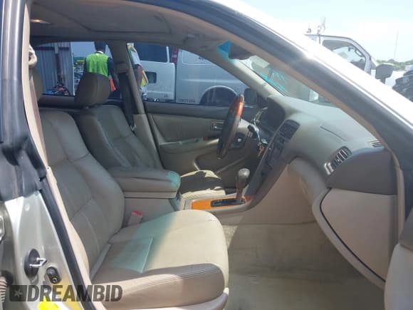 ✅ 2001 Lexus ES 300 • VIN: JT8BF28GX10320821 • Lot: 42471409. Wystawiony na IAAI z przebiegiem 214 905 mil. Bezpłatny archiwum sprzedaży aukcyjnych z USA i szczegółowy raport historii pojazdu na DreamBid. Zdjęcie 5.