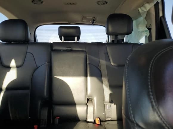 ✅ 2020 Kia Telluride LX • VIN: 5XYP24HC0LG055710 • Lot: 85699505. Wystawiony na Copart z przebiegiem 78 601 mil. Bezpłatny archiwum sprzedaży aukcyjnych z USA i szczegółowy raport historii pojazdu na DreamBid. Zdjęcie 10.