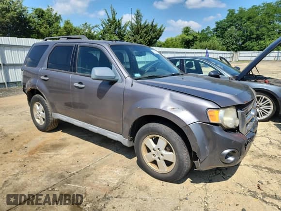 ✅ 2010 Ford Escape XLT • VIN: 1FMCU9D75AKA30609 • Lot: 65725785. Wystawiony na Copart z przebiegiem 706 661 mil. Bezpłatny archiwum sprzedaży aukcyjnych z USA i szczegółowy raport historii pojazdu na DreamBid. Zdjęcie 4.