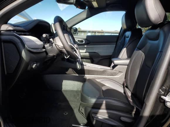 2025 Jeep Compass Latitude с VIN 3C4NJDBN4ST580006, выставлен на аукционе Copart как лот 90676915 с пробегом 16 737 миль миль и Чистый • Clean title. История ставок и продаж доступна на DreamBid. Изображение 7.