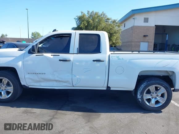 ✅ 2018 Chevrolet Silverado 1500 Custom • VIN: 1GCRCPEC0JZ322290 • Lot: 42232740. Listed on IAAI with 122,273 mi. Free auction sales archive from the USA and detailed vehicle history report at DreamBid. Image 14.