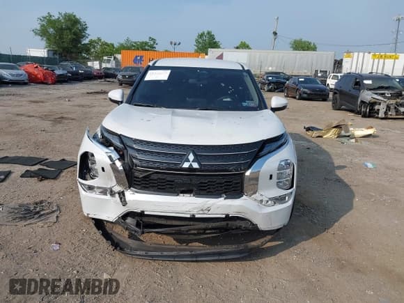 ✅ 2024 Mitsubishi Outlander ES • VIN: JA4J4UA80RZ052123 • Lot: 42442613. Listed on IAAI with 26,192 mi. Free auction sales archive from the USA and detailed vehicle history report at DreamBid. Image 12.