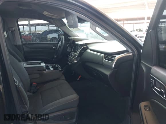 ✅ 2015 Chevrolet Tahoe Commercial • VIN: 1GNLC2EC0FR629983 • Lot: 41917584. Wystawiony na IAAI z przebiegiem 111 461 mil. Bezpłatny archiwum sprzedaży aukcyjnych z USA i szczegółowy raport historii pojazdu na DreamBid. Zdjęcie 5.