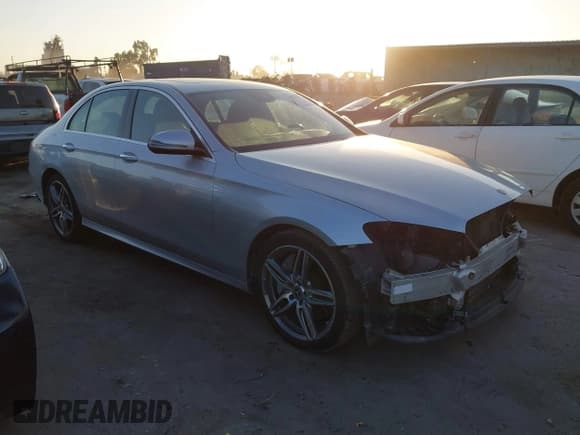 ✅ 2019 Mercedes-Benz E 300 • VIN: WDDZF4JB8KA594854 • Lot: 43811025. Listed on IAAI with 64,022 mi. Free auction sales archive from the USA and detailed vehicle history report at DreamBid. Image 1.
