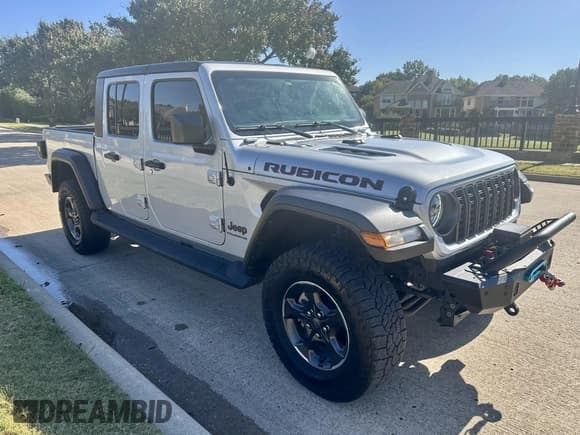 ✅ 2023 Jeep Gladiator Rubicon • VIN: 1C6JJTBG5PL585901 • Lot: 43669074. Wystawiony na IAAI z przebiegiem 14 621 mil. Bezpłatny archiwum sprzedaży aukcyjnych z USA i szczegółowy raport historii pojazdu na DreamBid. Zdjęcie 2.