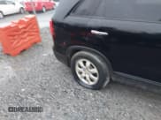 ✅ 2011 Kia Sorento LX • VIN: 5XYKTDA15BG140878 • Lot: 43786709. Wystawiony na IAAI z przebiegiem 219 812 mil. Bezpłatny archiwum sprzedaży aukcyjnych z USA i szczegółowy raport historii pojazdu na DreamBid. Zdjęcie 6.