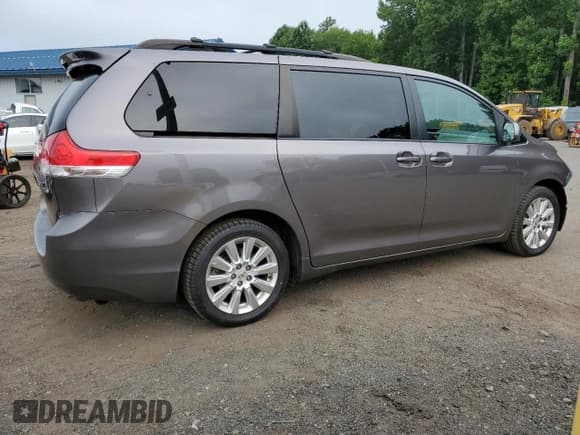 ✅ 2011 Toyota Sienna XLE • VIN: 5TDDK3DC2BS007999 • Лот: 68530135. Опубликован ранее на Copart с пробегом 180 092 миль. Бесплатный доступ к архиву аукционных продаж из США и подробный отчёт об истории автомобиля на DreamBid. Изображение 3.