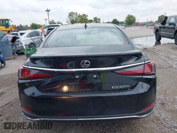 ✅ 2025 Lexus ES 300h Ultra Luxury • VIN: 58AFA1C14SU067458 • Lot: 43298745. Wystawiony na IAAI z przebiegiem 3 763 mil. Bezpłatny archiwum sprzedaży aukcyjnych z USA i szczegółowy raport historii pojazdu na DreamBid. Zdjęcie 16.