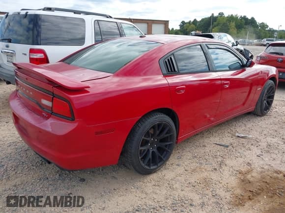 ✅ 2011 Dodge Charger RT Plus • VIN: 2B3CL5CT7BH521501 • Lot: 43199972. Wystawiony na IAAI z przebiegiem 158 882 mil. Bezpłatny archiwum sprzedaży aukcyjnych z USA i szczegółowy raport historii pojazdu na DreamBid. Zdjęcie 4.