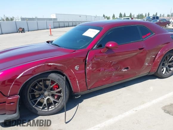 ✅ 2020 Dodge Challenger SRT Hellcat Widebody • VIN: 2C3CDZC98LH117507 • Lot: 42474496. Wystawiony na IAAI z przebiegiem 27 566 mil. Bezpłatny archiwum sprzedaży aukcyjnych z USA i szczegółowy raport historii pojazdu na DreamBid. Zdjęcie 6.