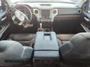 ✅ 2021 Toyota Tundra Limited • VIN: 5TFHY5F17MX994880 • Lot: 69884085. Wystawiony na Copart z przebiegiem 43 174 mil. Bezpłatny archiwum sprzedaży aukcyjnych z USA i szczegółowy raport historii pojazdu na DreamBid. Zdjęcie 8.