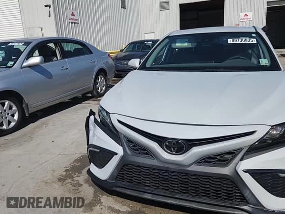 ✅ 2022 Toyota Camry SE • VIN: 4T1G11AK1NU062827 • Lot: 89730935. Wystawiony na Copart z przebiegiem 32 628 mil. Bezpłatny archiwum sprzedaży aukcyjnych z USA i szczegółowy raport historii pojazdu na DreamBid. Zdjęcie 13.