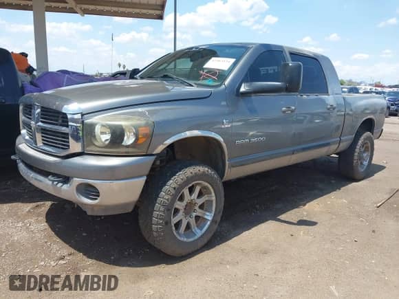 2006 Dodge 3500 SLT z VIN 3D7LX39C16G201259, wystawiony jako IAAI lot #42363134 z przebiegiem 210 839 mil mil oraz . Historia ofert i sprzedaży dostępna na DreamBid. Obrazek 2.