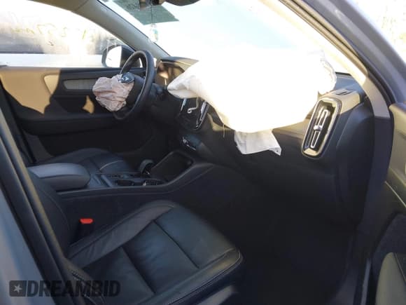 ✅ 2024 Volvo XC40 Core Bright Theme • VIN: YV4L12UK2R2212754 • Lot: 41650426. Listed on IAAI with 15,257 mi. Free auction sales archive from the USA and detailed vehicle history report at DreamBid. Image 5.