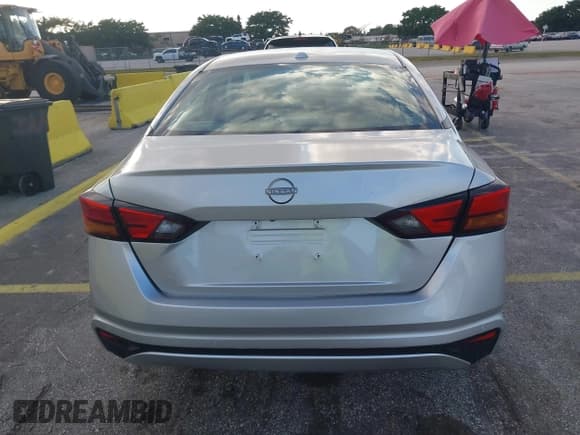 ✅ 2024 Nissan Altima SV • VIN: 1N4BL4DV9RN360435 • Lot: 43709822. Wystawiony na IAAI z przebiegiem 62 019 mil. Bezpłatny archiwum sprzedaży aukcyjnych z USA i szczegółowy raport historii pojazdu na DreamBid. Zdjęcie 16.