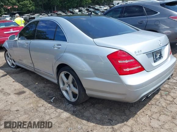 ✅ 2009 Mercedes-Benz S 63 AMG • VIN: WDDNG77X39A267594 • Lot: 40076489. Listed on IAAI with 155,788 mi. Free auction sales archive from the USA and detailed vehicle history report at DreamBid. Image 3.