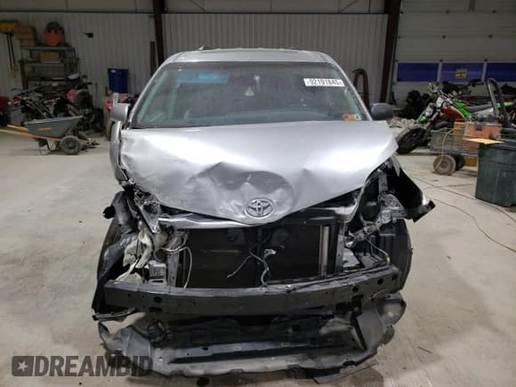 ✅ 2017 Toyota Sienna XLE • VIN: 5TDYZ3DC4HS809265 • Лот: 92191845. Опубликован ранее на Copart с пробегом 113 330 миль. Бесплатный доступ к архиву аукционных продаж из США и подробный отчёт об истории автомобиля на DreamBid. Изображение 5.