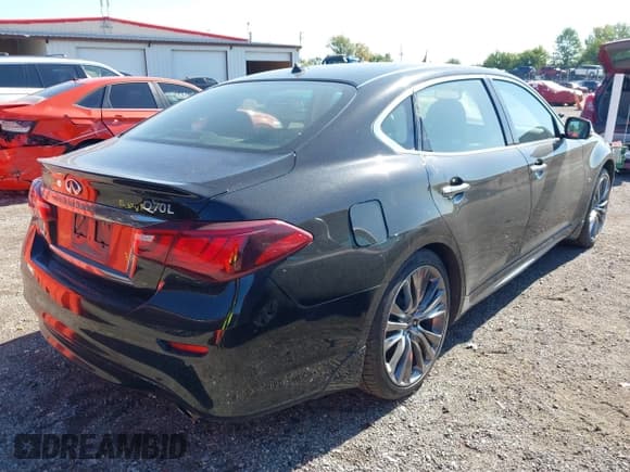 ✅ 2017 Infiniti Q70 3.7 • VIN: JN1BY1PR1HM210707 • Lot: 43153431. Listed on IAAI with 221,229 mi. Free auction sales archive from the USA and detailed vehicle history report at DreamBid. Image 4.