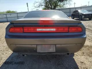 ✅ 2013 Dodge Challenger SXT • VIN: 2C3CDYAG8DH711835 • Lot: 75475274. Wystawiony na Copart z przebiegiem 218 091 mil. Bezpłatny archiwum sprzedaży aukcyjnych z USA i szczegółowy raport historii pojazdu na DreamBid. Zdjęcie 6.