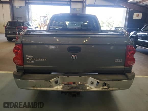 2006 Dodge Dakota SLT z VIN 1D7HW48N26S619341, wystawiony jako Copart lot #70210794 z przebiegiem 81 671 mil mil oraz Czysty tytuł • Clean title. Historia ofert i sprzedaży dostępna na DreamBid. Obrazek 6.