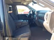 ✅ 2019 Chevrolet Silverado 1500 Custom Trail Boss • VIN: 1GCPYCEF2KZ321249 • Lot: 43662089. Wystawiony na IAAI z przebiegiem 111 270 mil. Bezpłatny archiwum sprzedaży aukcyjnych z USA i szczegółowy raport historii pojazdu na DreamBid. Zdjęcie 5.