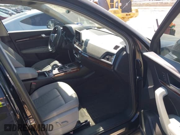 ✅ 2018 Audi Q5 Prestige • VIN: WA1CNAFY1J2089708 • Lot: 42811282. Wystawiony na IAAI z przebiegiem 80 000 mil. Bezpłatny archiwum sprzedaży aukcyjnych z USA i szczegółowy raport historii pojazdu na DreamBid. Zdjęcie 5.