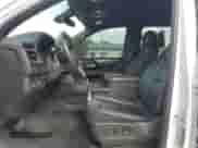 ✅ 2021 Chevrolet Suburban RST • VIN: 1GNSCEKDXMR353609 • Lot: 54239095. Wystawiony na Copart z przebiegiem 102 769 mil. Bezpłatny archiwum sprzedaży aukcyjnych z USA i szczegółowy raport historii pojazdu na DreamBid. Zdjęcie 7.