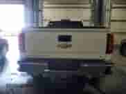 2015 Chevrolet Silverado 2500HD LT z VIN 1GC1KVEG2FF576552, wystawiony jako Copart lot #84027335 z przebiegiem 203 662 mil mil oraz Szkoda całkowita • Salvage title. Historia ofert i sprzedaży dostępna na DreamBid. Obrazek 6.