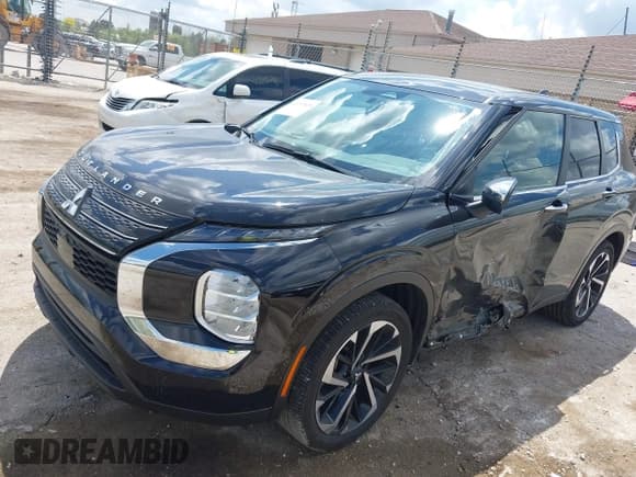 ✅ 2022 Mitsubishi Outlander ES • VIN: JA4J3TA83NZ063656 • Лот: 42242825. Опубликован ранее на IAAI с пробегом 69 154 миль. Бесплатный доступ к архиву аукционных продаж из США и подробный отчёт об истории автомобиля на DreamBid. Изображение 17.