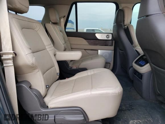 ✅ 2022 Lincoln Navigator Reserve • VIN: 5LMJJ3LT8NEL12899 • Лот: 68419944. Опубликован ранее на Copart с пробегом 27 119 миль. Бесплатный доступ к архиву аукционных продаж из США и подробный отчёт об истории автомобиля на DreamBid. Изображение 11.