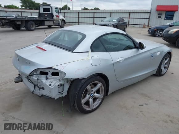 ✅ 2011 BMW Z4 sDrive30i • VIN: WBALM5C58BE378396 • Lot: 42428199. Listed on IAAI with 142,584 mi. Free auction sales archive from the USA and detailed vehicle history report at DreamBid. Image 4.