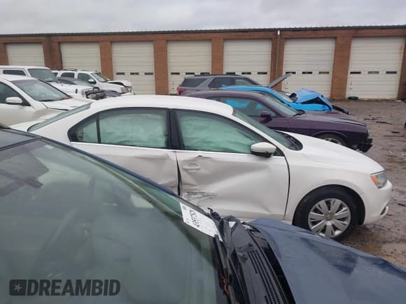 ✅ 2013 Volkswagen Jetta SE • VIN: 3VWDP7AJ2DM373831 • Lot: 43550990. Wystawiony na IAAI z przebiegiem 101 574 mil. Bezpłatny archiwum sprzedaży aukcyjnych z USA i szczegółowy raport historii pojazdu na DreamBid. Zdjęcie 13.