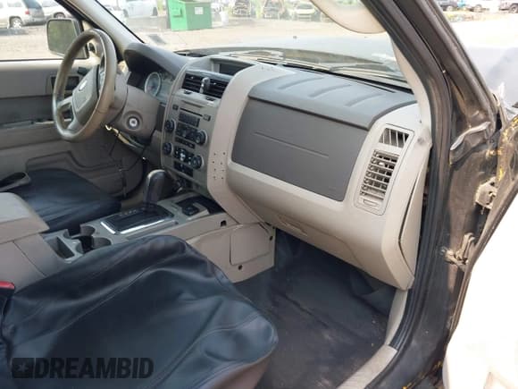 ✅ 2011 Ford Escape Hybrid • VIN: 1FMCU4K37BKA45651 • Lot: 42441757. Listed on IAAI with 504,073 mi. Free auction sales archive from the USA and detailed vehicle history report at DreamBid. Image 5.