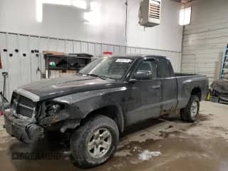 2006 Dodge Dakota SLT с VIN 1D7HW42NX6S516046, выставлен на аукционе Copart как лот 45693175 с пробегом 151 044 миль миль и Списание • Salvage title. История ставок и продаж доступна на DreamBid. Изображение 1.