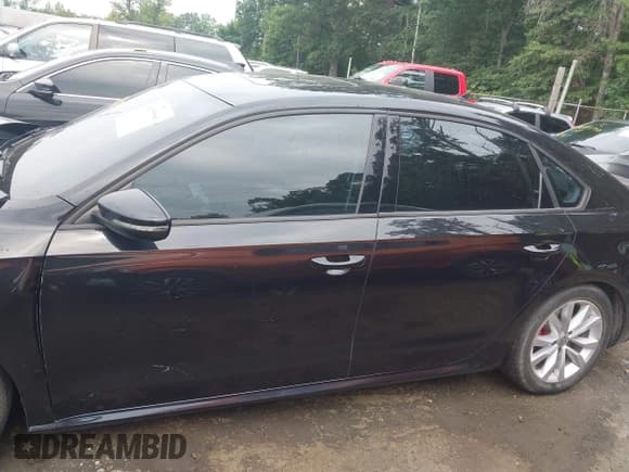 ✅ 2019 Volkswagen Passat Wolfsburg Edition • VIN: 1VWLA7A3XKC006947 • Lot: 42859960. Listed on IAAI with 93,587 mi. Free auction sales archive from the USA and detailed vehicle history report at DreamBid. Image 15.