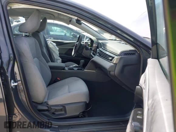 ✅ 2025 Toyota Camry SE • VIN: 4T1DAACK2SU187556 • Lot: 43160837. Listed on IAAI with 8,794 mi. Free auction sales archive from the USA and detailed vehicle history report at DreamBid. Image 5.