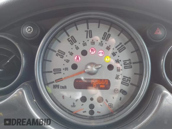 ✅ 2006 MINI Convertible • VIN: WMWRF33516TG16019 • Lot: 43695127. Wystawiony na IAAI z przebiegiem 158 669 mil. Bezpłatny archiwum sprzedaży aukcyjnych z USA i szczegółowy raport historii pojazdu na DreamBid. Zdjęcie 7.