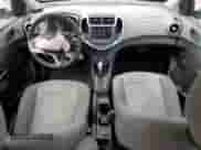 2020 Chevrolet Sonic LS z VIN 1G1JB5SB5L4123213, wystawiony jako Copart lot #68828754 z przebiegiem 125 323 mil mil oraz Szkoda całkowita • Salvage title. Historia ofert i sprzedaży dostępna na DreamBid. Obrazek 8.