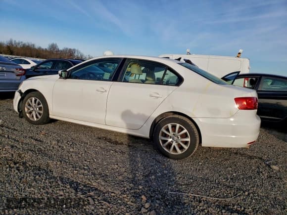 ✅ 2011 Volkswagen Jetta SE • VIN: 3VWBZ7AJ0BM327946 • Лот: 94427615. Опубликован ранее на Copart с пробегом 213 296 миль. Бесплатный доступ к архиву аукционных продаж из США и подробный отчёт об истории автомобиля на DreamBid. Изображение 2.