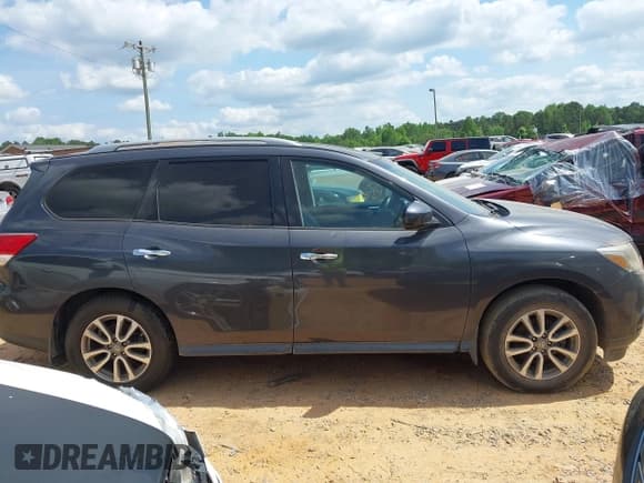 ✅ 2014 Nissan Pathfinder SV • VIN: 5N1AR2MM7EC710811 • Lot: 42142870. Listed on IAAI with 158,803 mi. Free auction sales archive from the USA and detailed vehicle history report at DreamBid. Image 13.