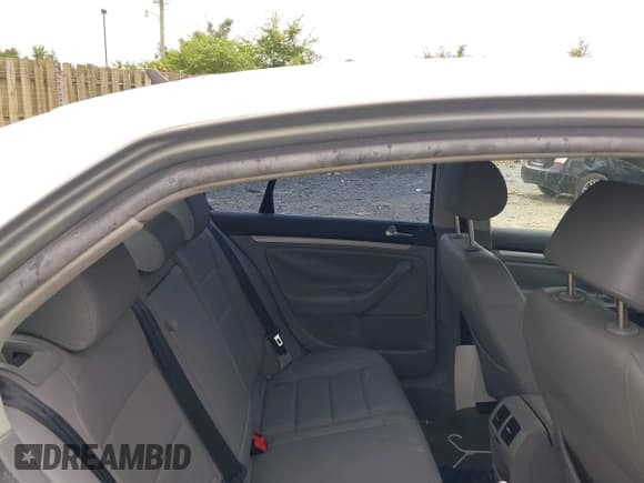 ✅ 2006 Volkswagen Jetta 2.5L • VIN: 3VWSF71KX6M730663 • Лот: 42944562. Опубликован ранее на IAAI с пробегом 150 255 миль. Бесплатный доступ к архиву аукционных продаж из США и подробный отчёт об истории автомобиля на DreamBid. Изображение 8.